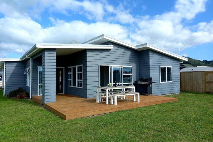 Seascape - Cooks Beach Holiday Home