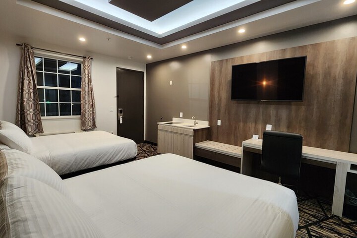 Room 4 of 33