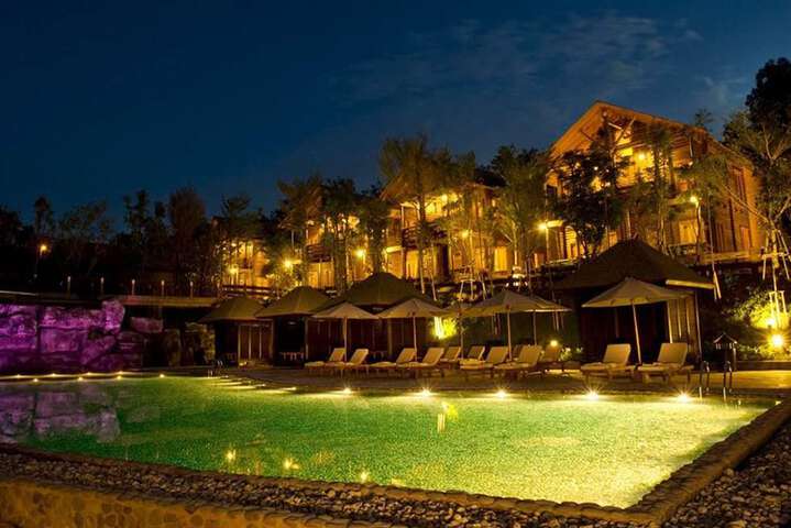 Hotel Pool