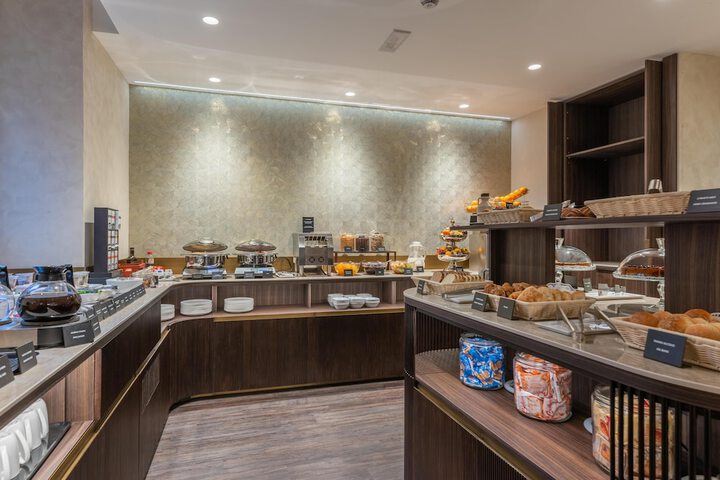Breakfast/Coffee Service 96 of 110