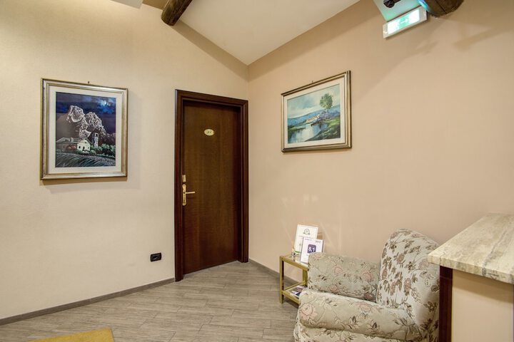 Lounge 104 of 119