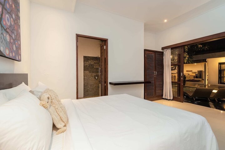 Room 9 of 42