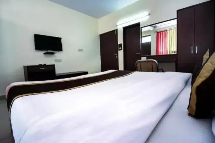 Room 5 of 9
