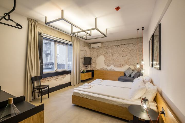Room 53 of 76