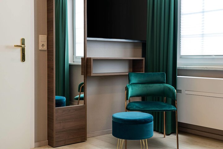 Room 13 of 30