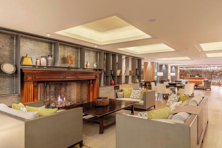 Entrance & Lobby