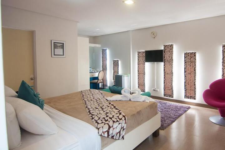 Avenue One Hotel