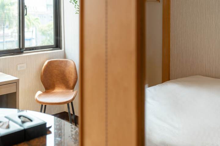 Room 16 of 37