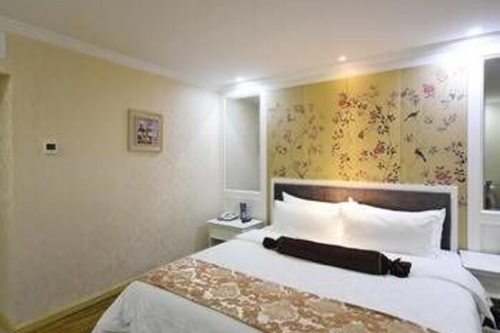 Room 2 of 8