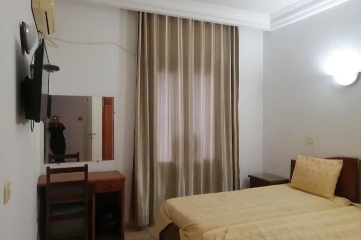 Room 5 of 17