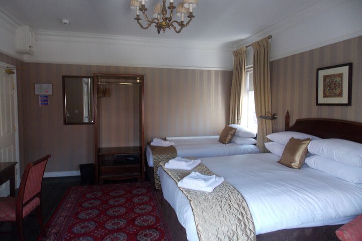 Room 10 of 37