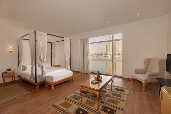 Room 4 of 11