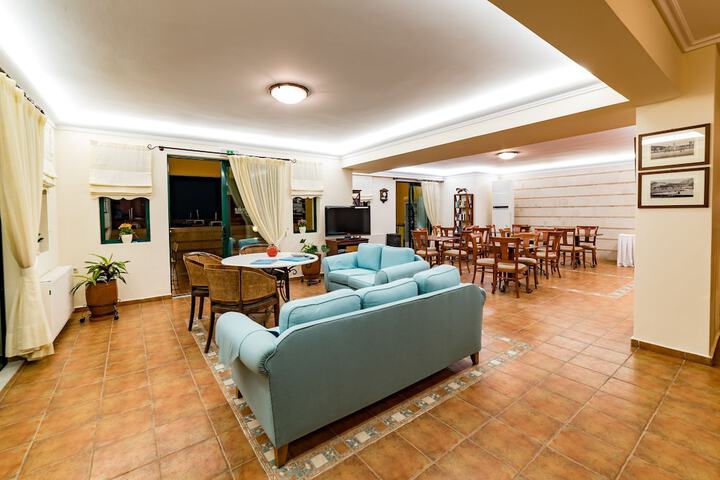 Entrance & Lobby