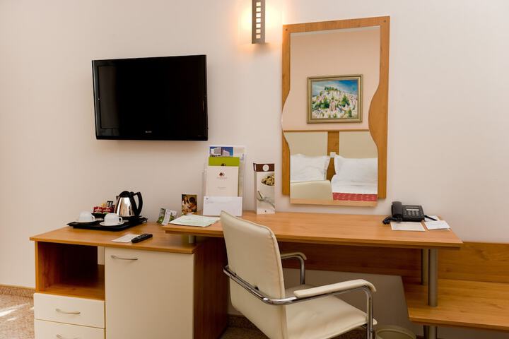 Room 3 of 34