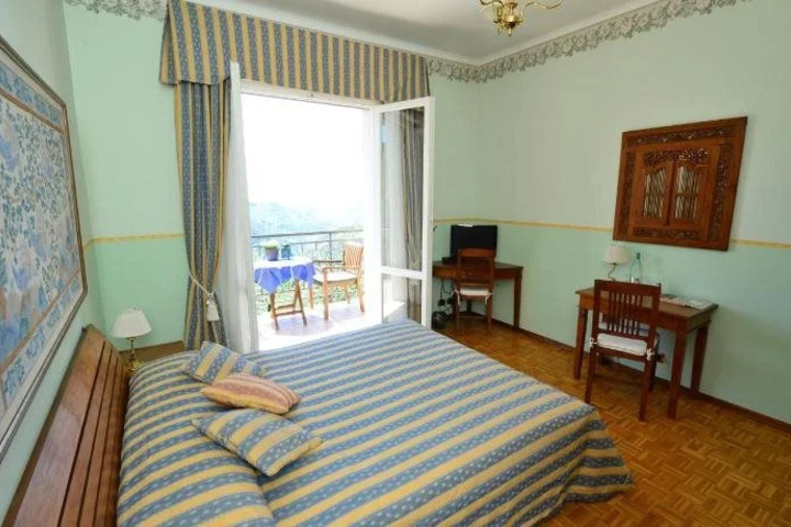 Room 2 of 18
