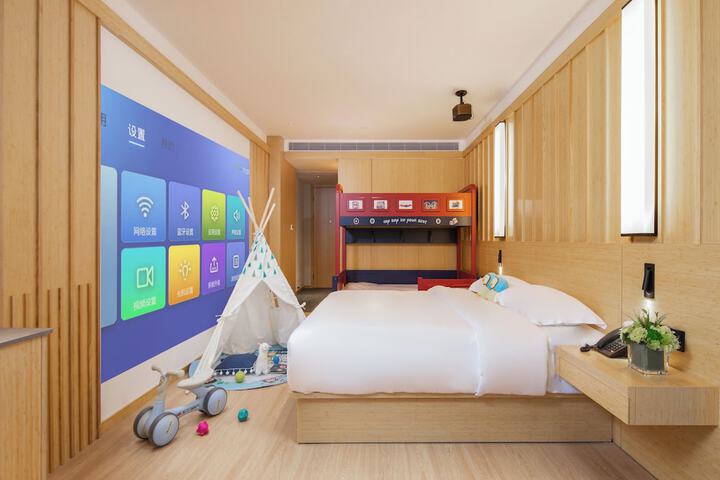 Room 10 of 143