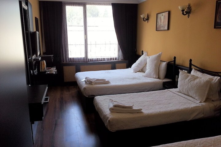 Room 9 of 28