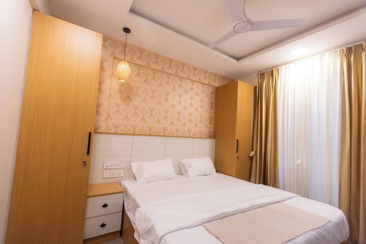 Room 3 of 32