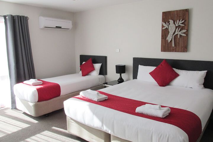 Room 9 of 38