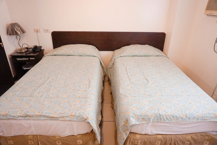 Room 9 of 37