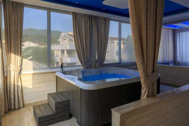 Jetted tub