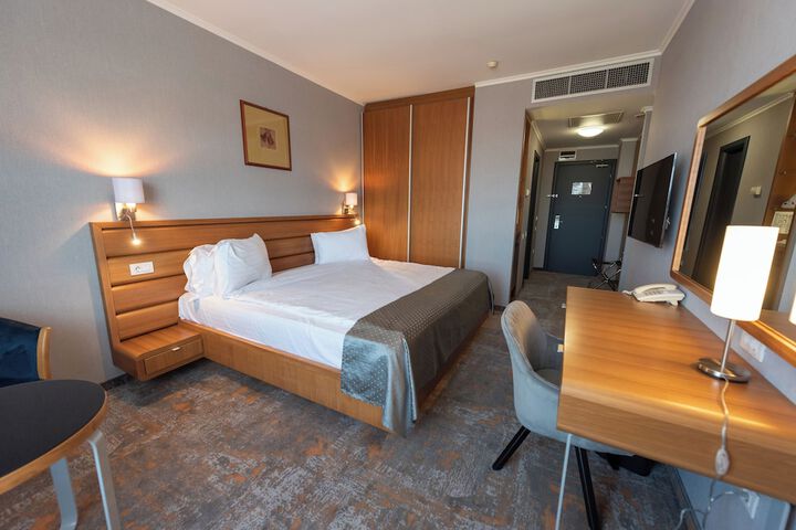 Room 26 of 82