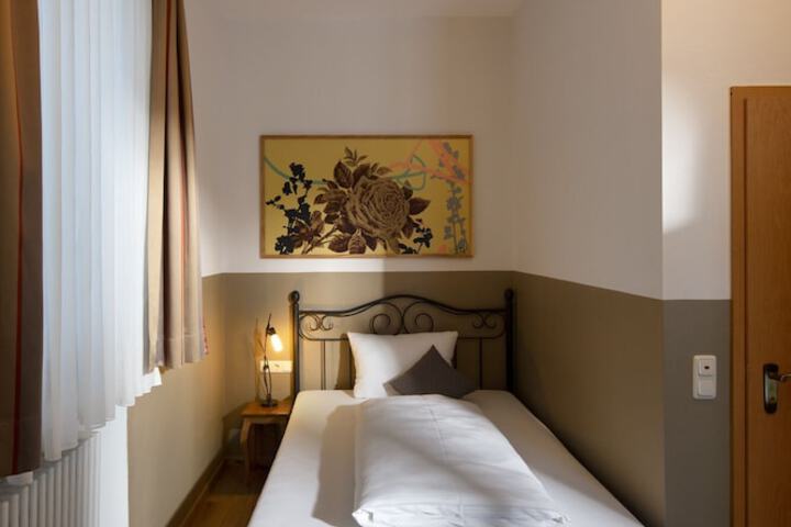 Room 13 of 30
