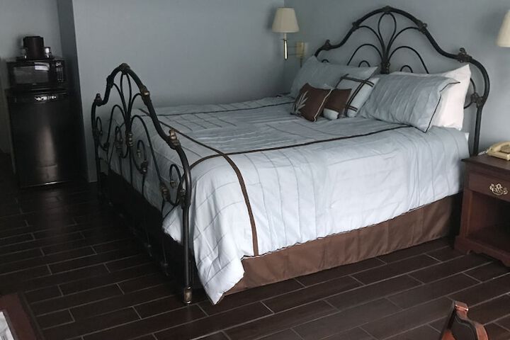 Room 8 of 42