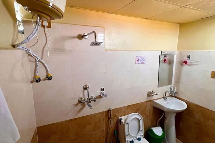 Room 2 of 3