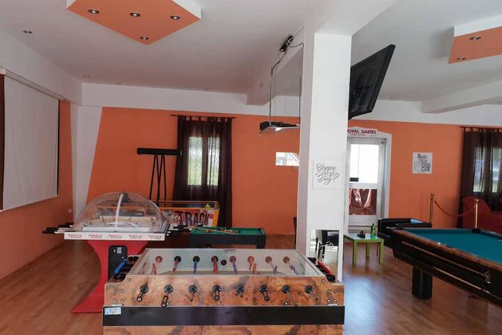 Room 18 of 65