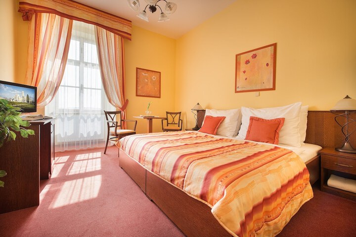 Room 3 of 18