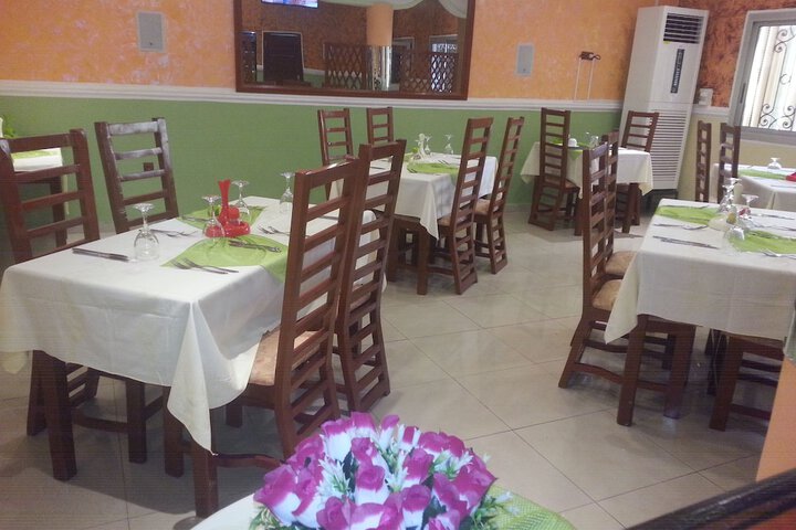 Dining 40 of 52