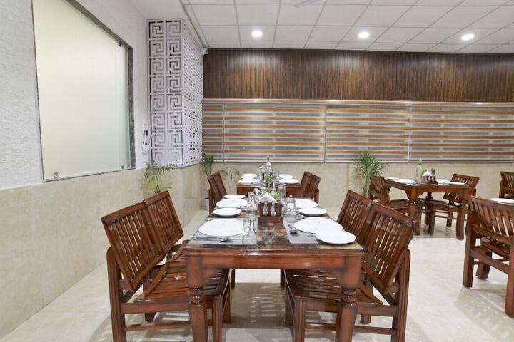 Dining 14 of 29