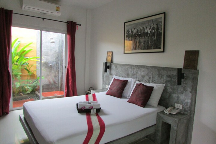 Room 7 of 16