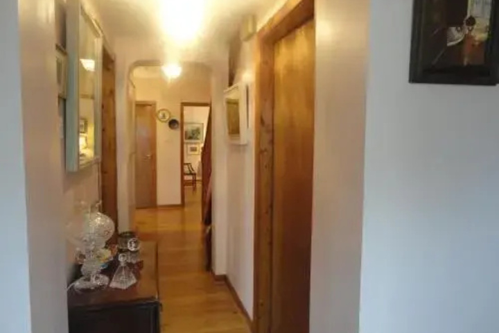 Room 7 of 11