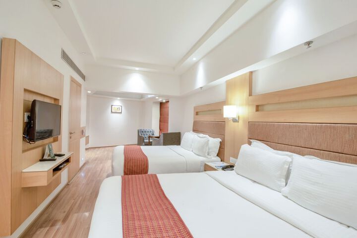 Room 16 of 38