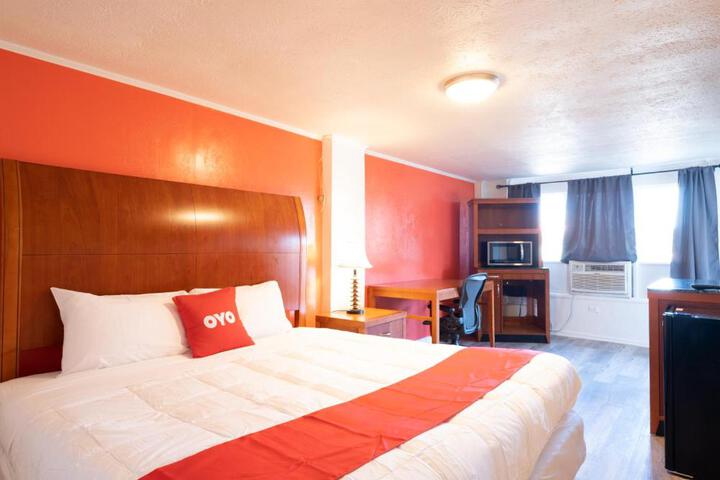 1 King Bed (12 of 13)