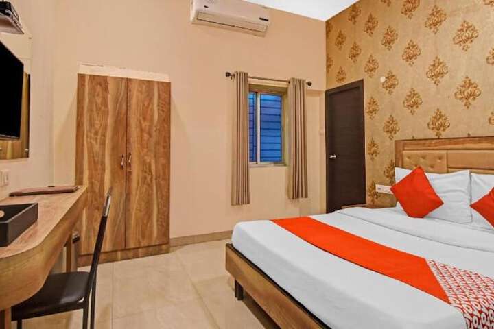 Room 5 of 9