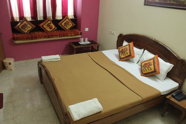 Room 6 of 51