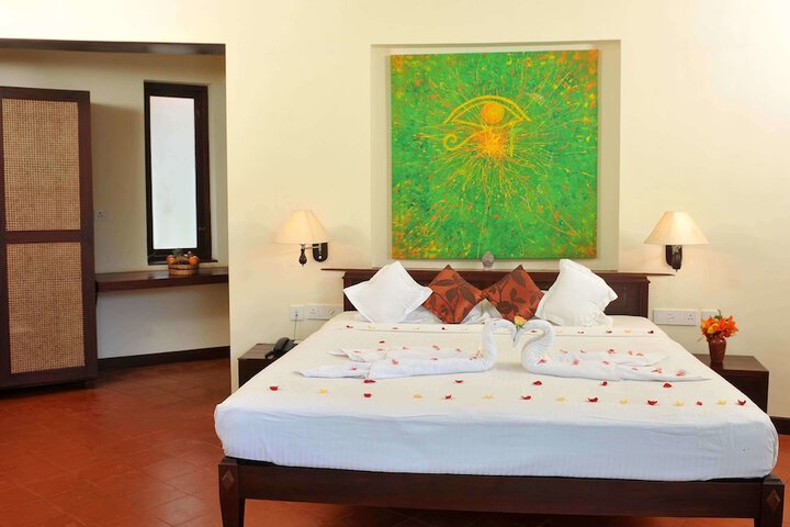 Room 3 of 20