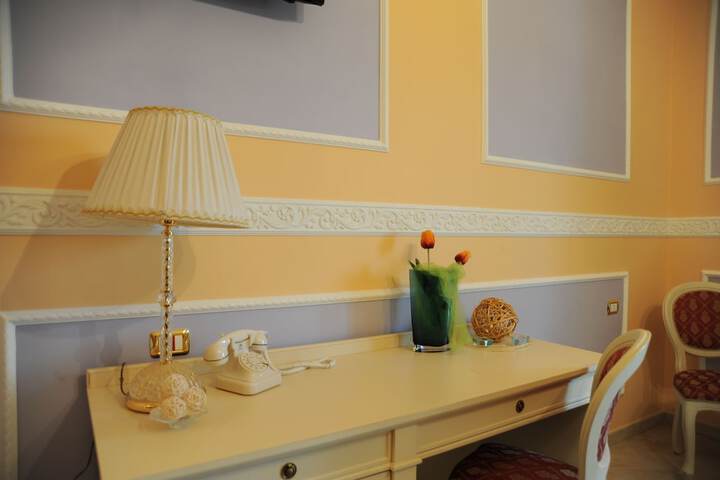 Room 6 of 28