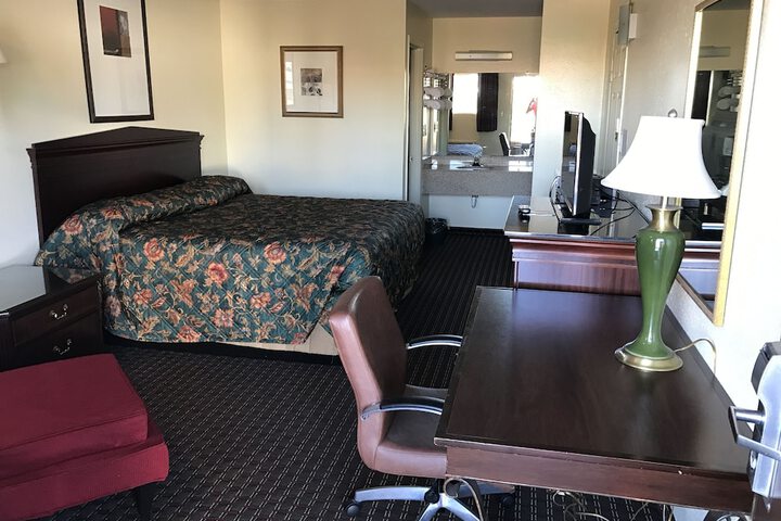 1 King Bed (8 of 8)