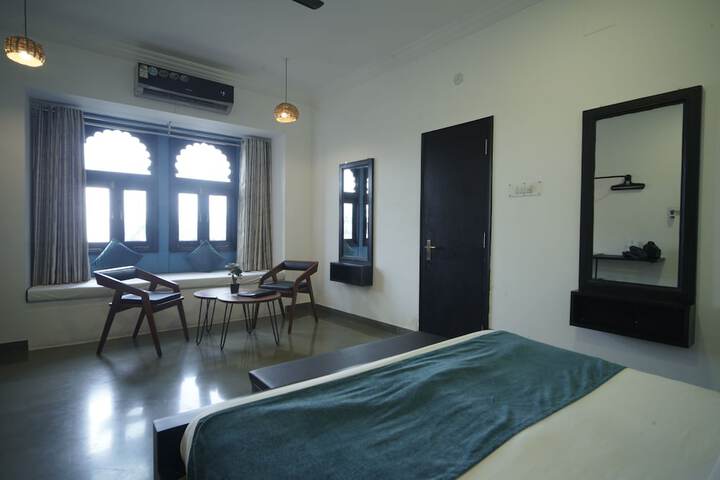 Room 28 of 65
