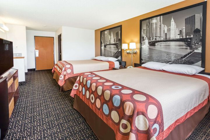 2 Queen Beds (3 of 8)