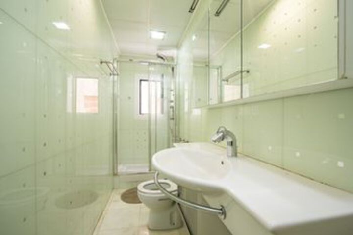 Room 15 of 140