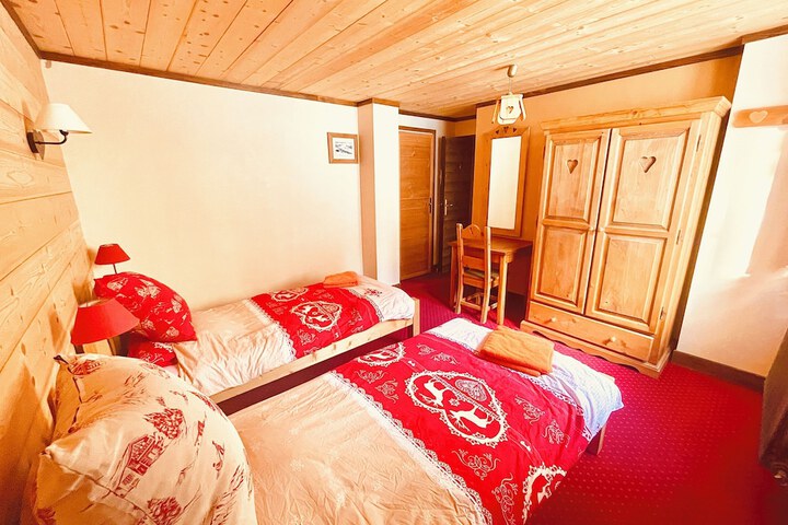 Room 3 of 82