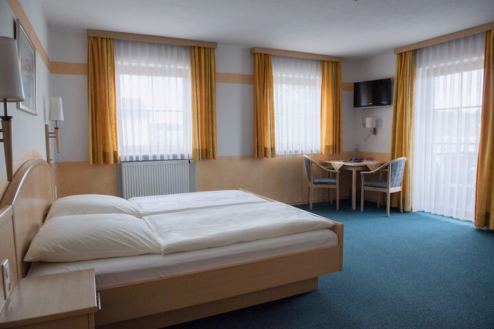 Room 23 of 64