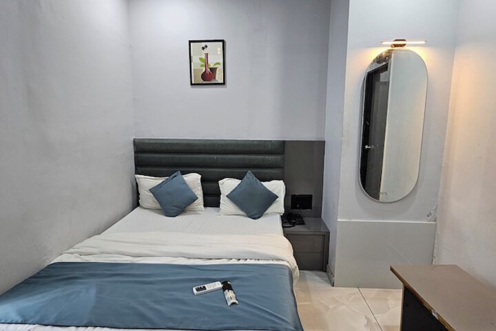Room 6 of 24