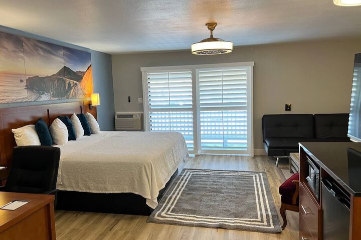 Room 12 of 65