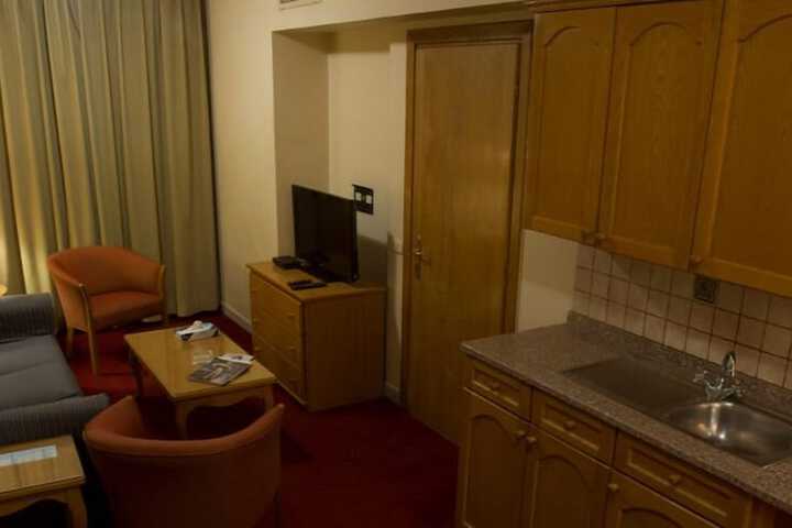 Room 17 of 38